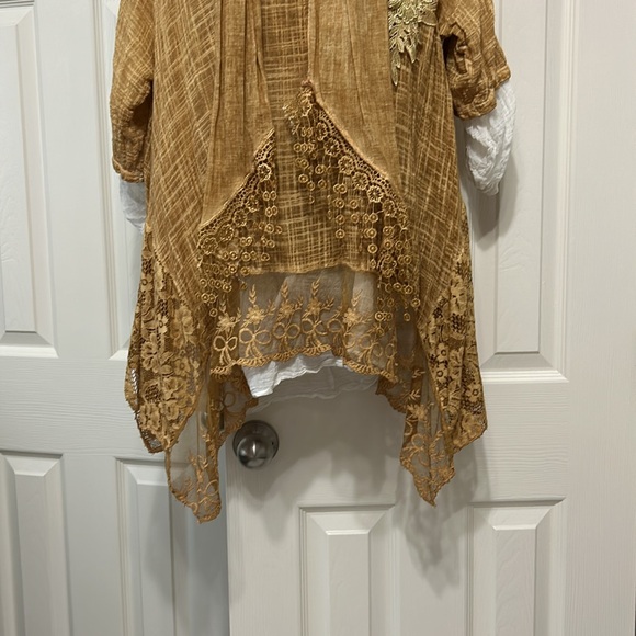 Italy made 100 percent Cotton blouse top with scarf and gold and white with lace - Picture 15 of 15